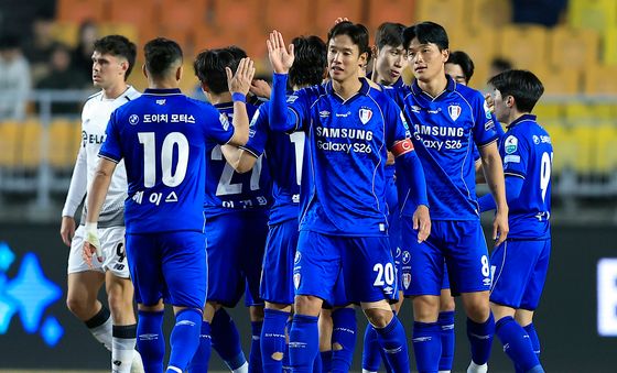 승리 거둔 수원삼성
