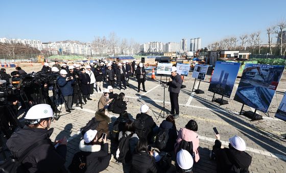 삼표레미콘 부지 착공 앞두고 현장 찾은 오세훈 시장