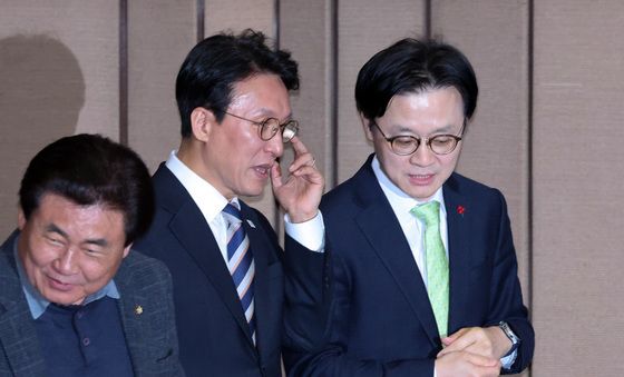 현안 대화하는 김민석·김정관