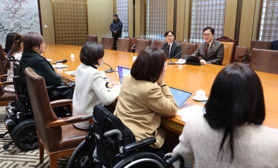 장애인권리위원장·장애여성 의원 간담회 연 우원식