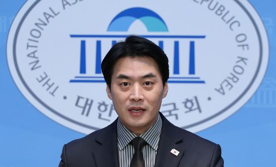 기자회견 나선 한준호 의원