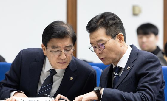 대화 나누는 이해식 의원과 정원오 성동구청장