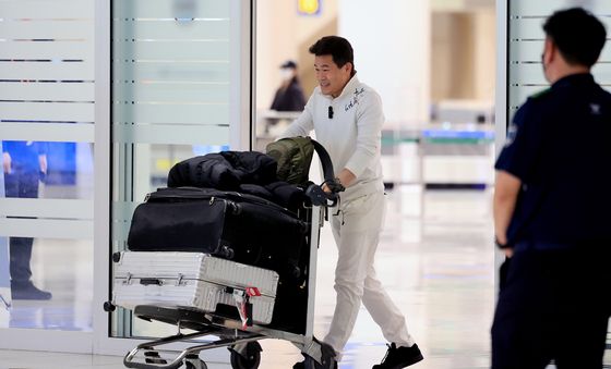 귀국하는 전한길