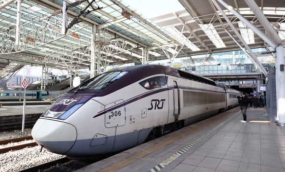 서울역 정차한 SRT, 오는 25일 시범교차운행