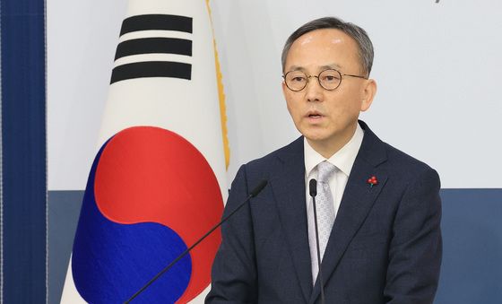 브리핑하는 박일 외교부 대변인