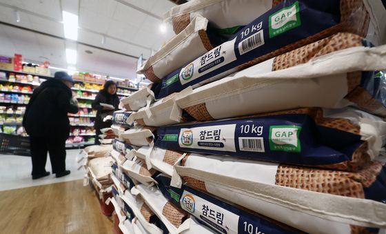 설 앞두고 쌀·사과 등 10% 이상 급등