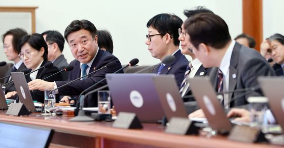 발언하는 윤호중 행정안전부 장관