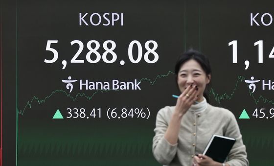 코스피, 단숨에 5200선 회복하며 사상 최고치 마감