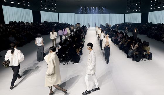 서울패션위크 오프닝 '뮌' 패션쇼