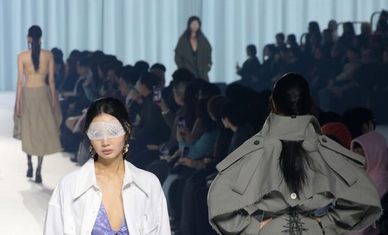 2026 F/W 서울패션위크 '뮌' 오프닝쇼