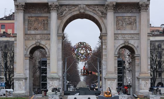 반짝이는 밀라노 성화대
