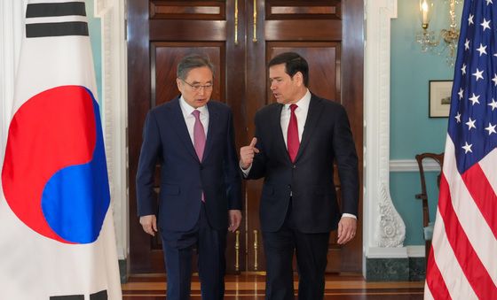 대화 나누는 조현 외교장관·마코 루비오 美 국무장관