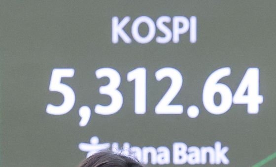 코스피 '장중 5300선 재탈환'