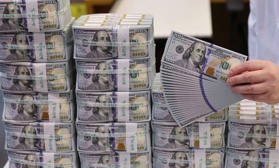외환보유액 감소 '환율방어에 투입'