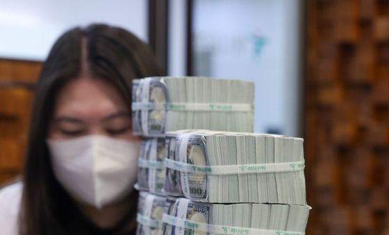 두 달 연속 감소한 외환보유액