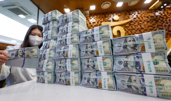 외환보유액, 두 달 연속 감소