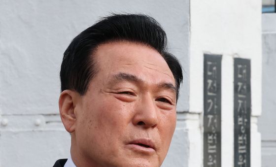 답변하는 백성현 논산시장