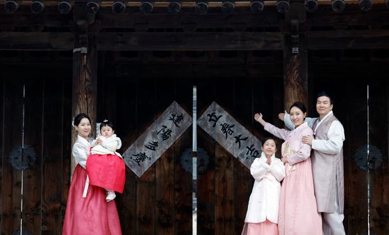 남산골한옥마을 입춘첩 부착