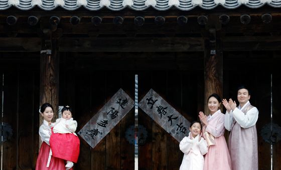 말띠 가족의 입춘 맞이