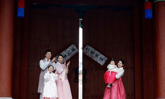 남산골 한옥마을 입춘첩 부착