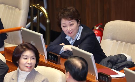 정청래 좌석에 앉은 이언주