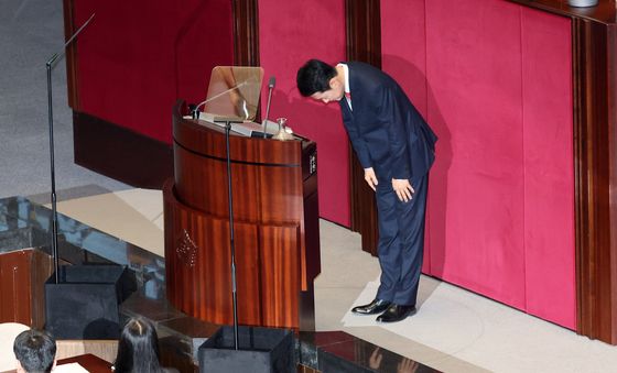 연설 마치고 인사하는 장동혁 대표