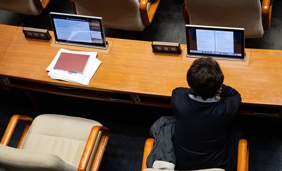 정청래 대표 자리 앉은 이언주 최고