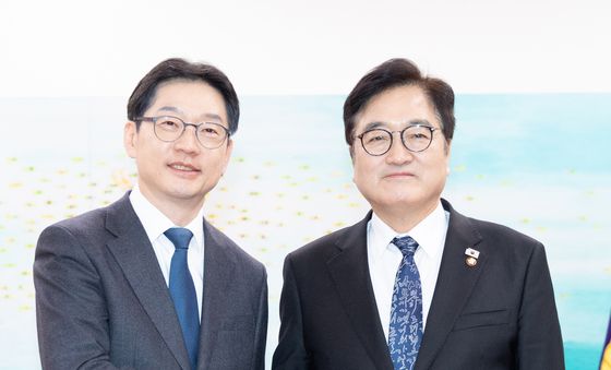 김경수 위원장 접견하는 우원식 의장