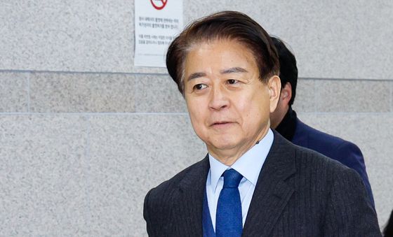 '뇌물수수 혐의 1심 무죄' 항소심 첫 공판 출석하는 노웅래