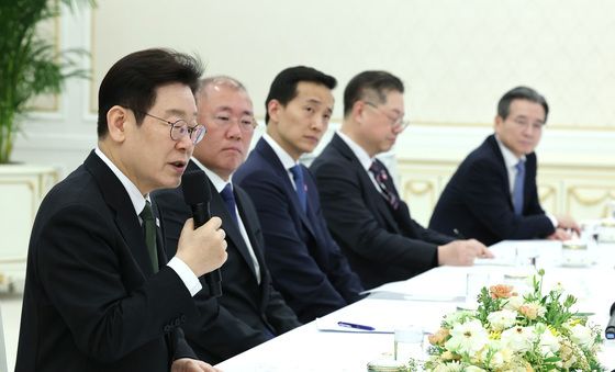 청년일자리와 지방투자 확대 위한 기업간담회 발언하는 이재명 대통령