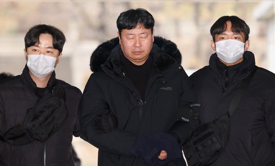 '세종호텔 복직 요구 연좌농성' 영장심사 출석하는 고진수 지부장