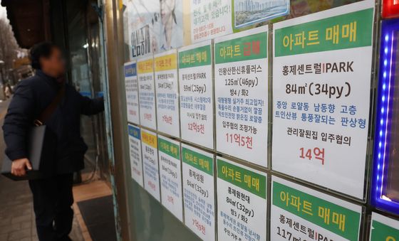 李대통령 "다주택자보다 집값폭등 고통받는 국민 배려받아야"