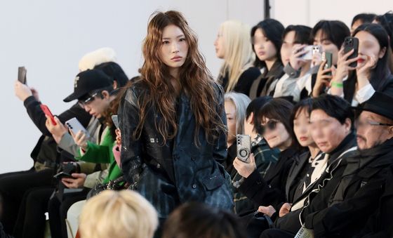 최준희, 강렬한 모델 포스