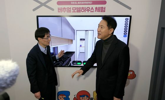 버추얼 모델하우스 체험 전시 살펴보는 오세훈 시장