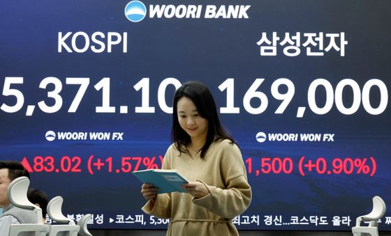 코스피, 역대 최대 종가 갱신에 삼성전자 시가총액 1000조 돌파까지 겹겹사