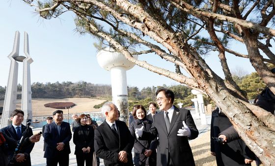 5.18기념식수 둘러본 우원식 의장
