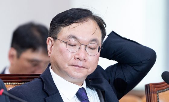 의원들 질의에 난감한 박영재 법원행정처장