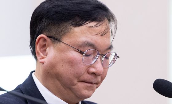 굳은 표정으로 의원 질의 듣는 박영재 법원행정처장