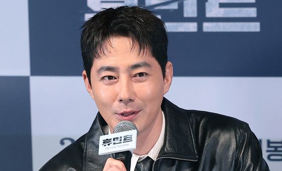 인사말 하는 조인성