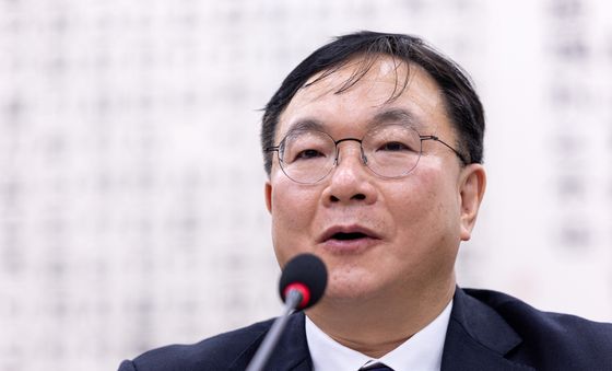 답변하는 박영재 처장