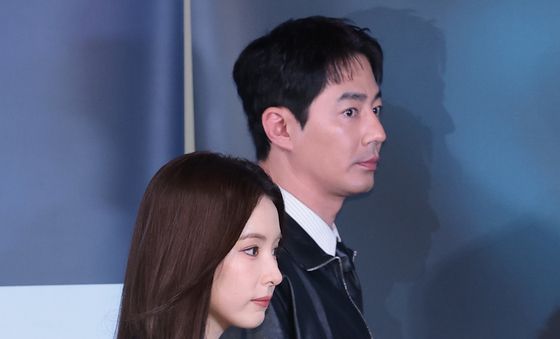 '휴민트' 신세경과 조인성