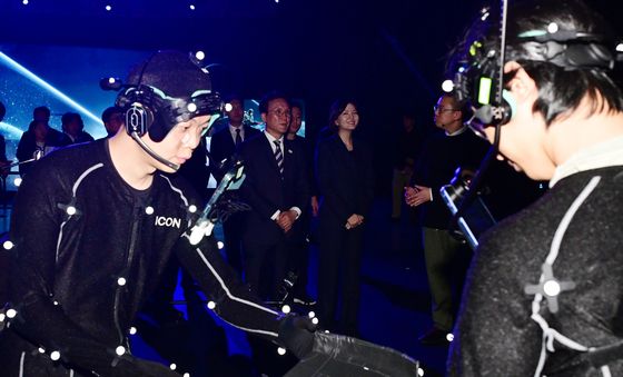 김민석 국무총리, 모션 스테이지 체험