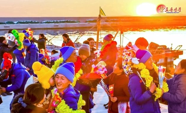 북한 신포시양식장 노동자들의 모습