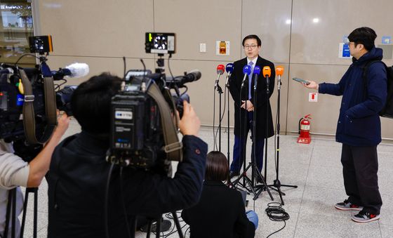 답변하는 여한구 통상교섭본부장