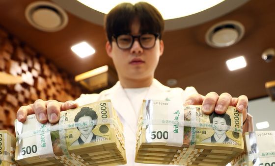 화폐발행잔액 210조 돌파, 코로나 이후 최고치