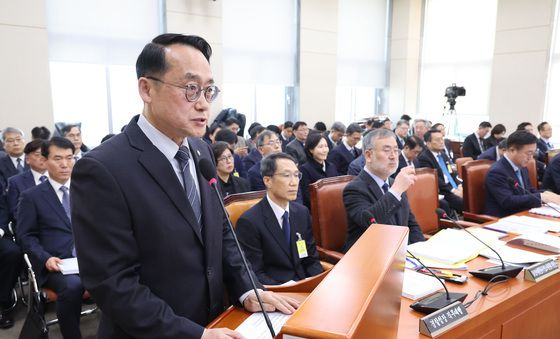 업무 보고하는 허철훈 사무총장