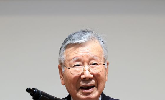 시무식 신년사 하는 이중근 회장