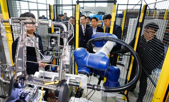 로봇전문 기업 브릴스 찾은 구윤철 부총리