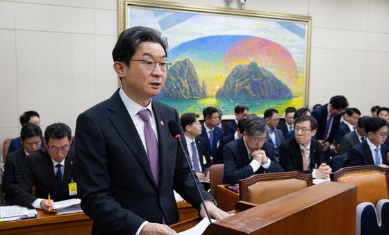 업무현황보고하는 이억원 금융위원장