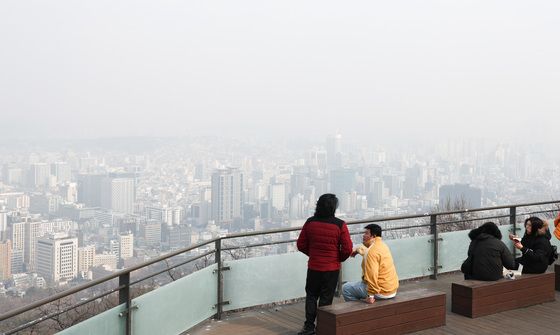 미세먼지 가득한 서울 하늘